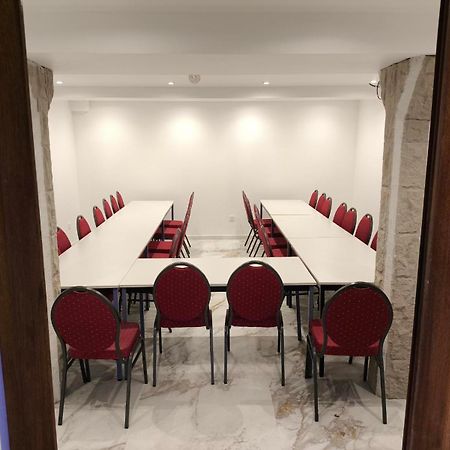 Hotel Des Arcades Reims Zewnętrze zdjęcie