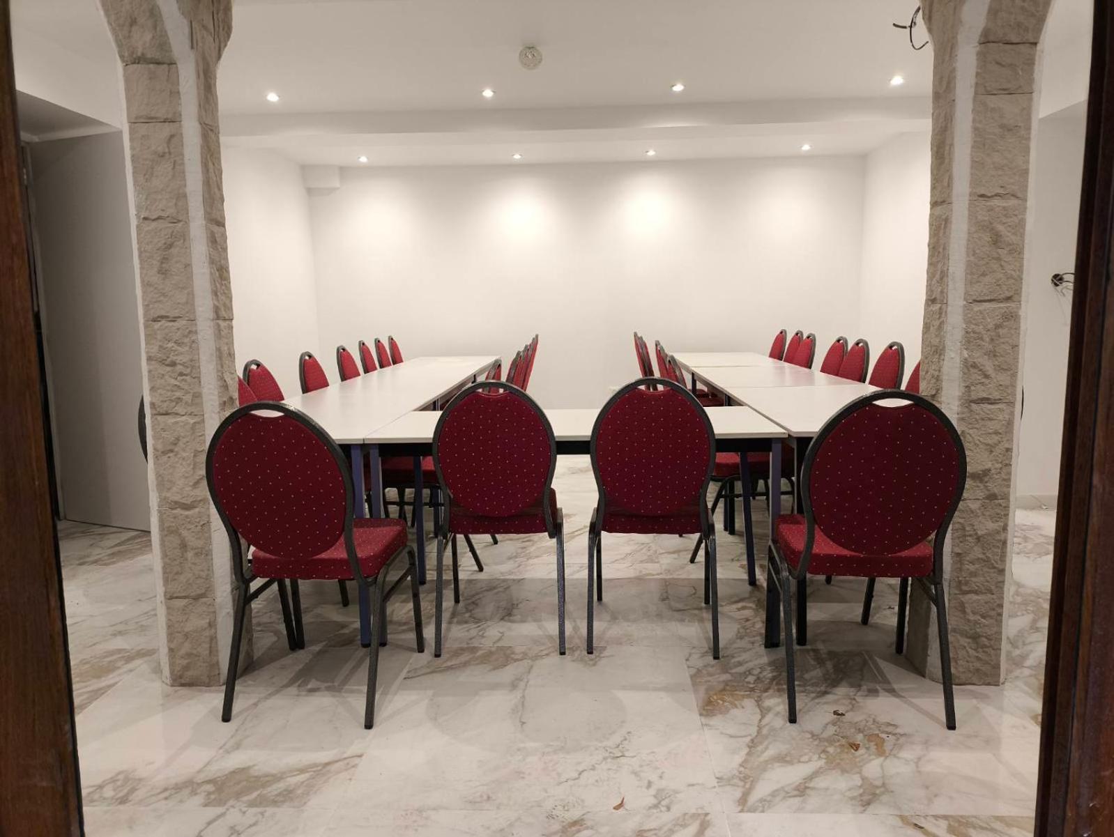 Hotel Des Arcades Reims Zewnętrze zdjęcie