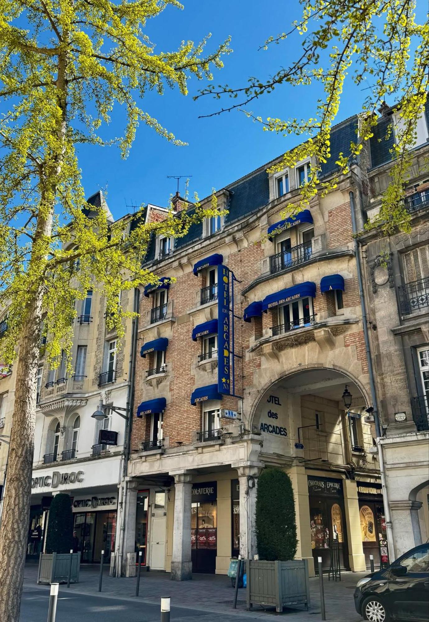 Hotel Des Arcades Reims Zewnętrze zdjęcie